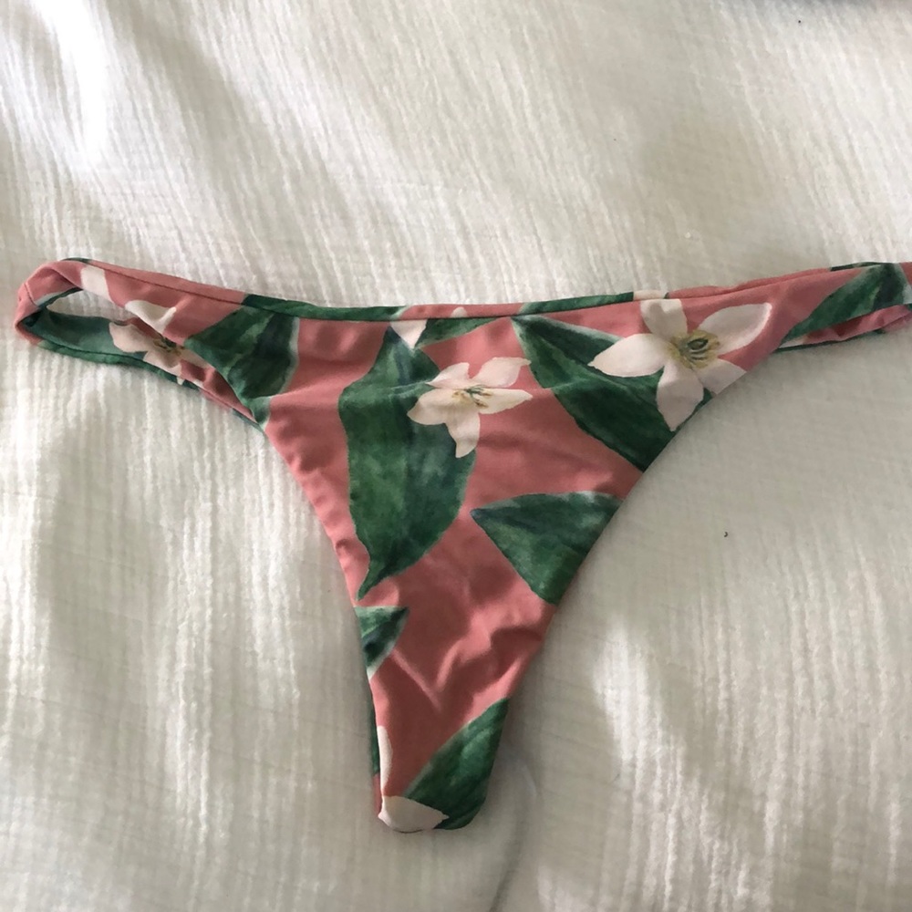 Benoa swim bottoms. Size large.